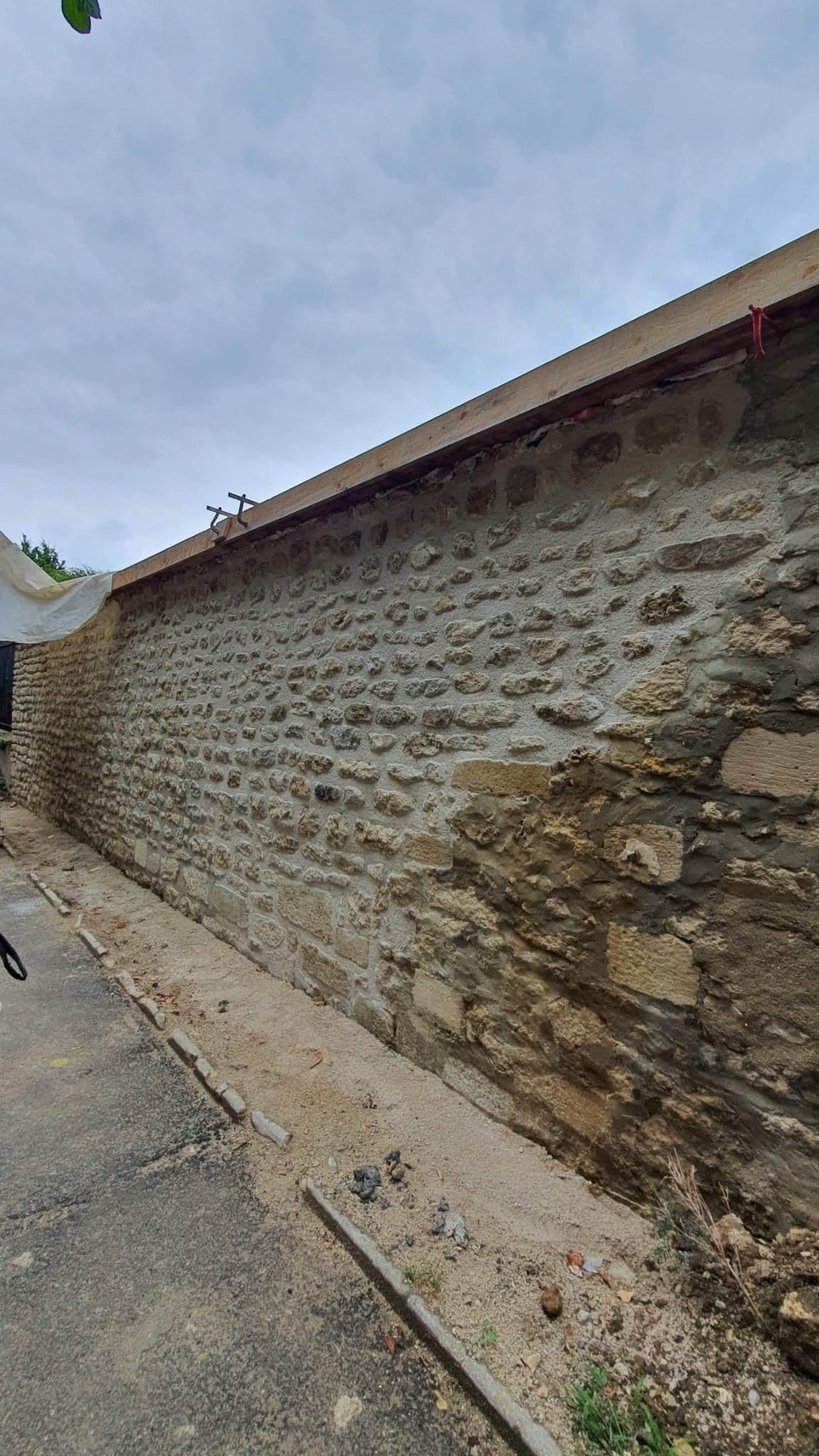 Mur en limousinerie — chantier en cours