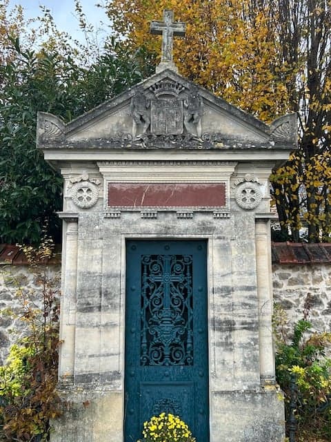 Restauration d'un monument funéraire — avant travaux