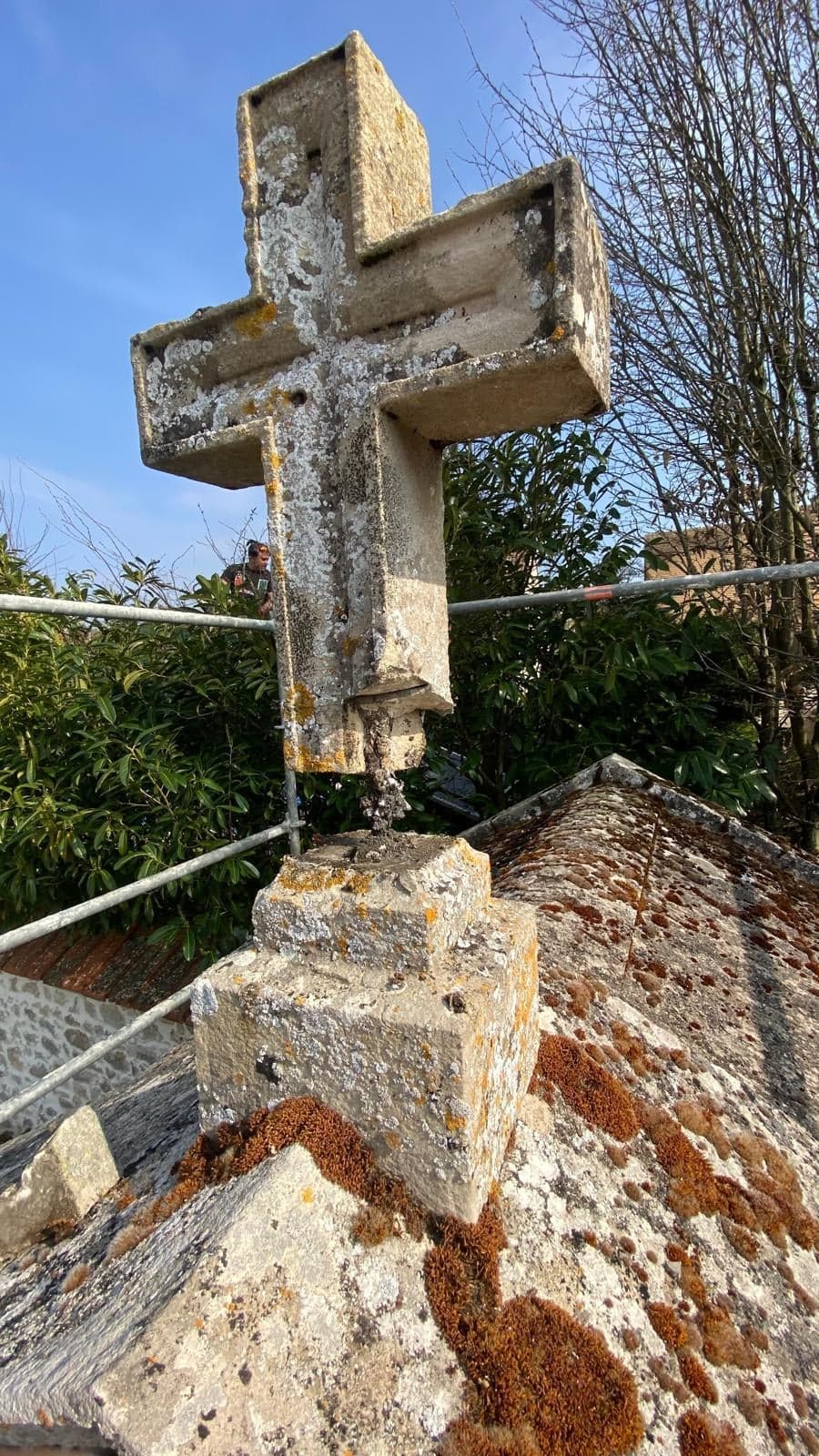 Restauration d'un monument funéraire — avant travaux