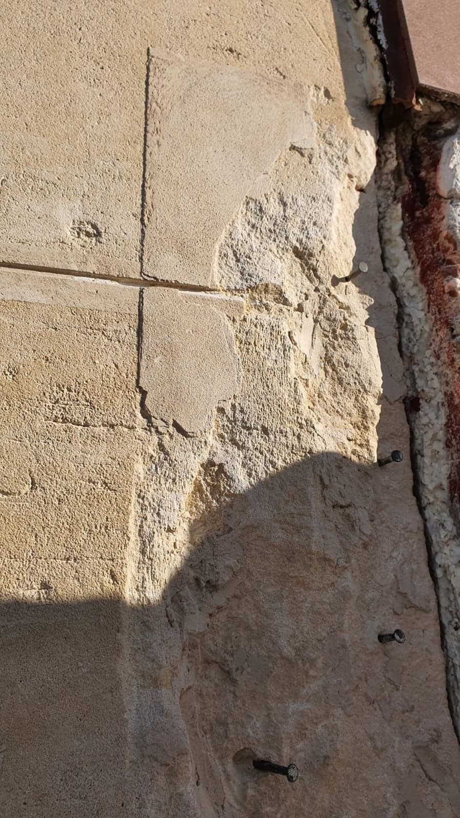 Réfection des soubassements et ouverture en façade au Pavillon Carré de Baudouin — avant travaux