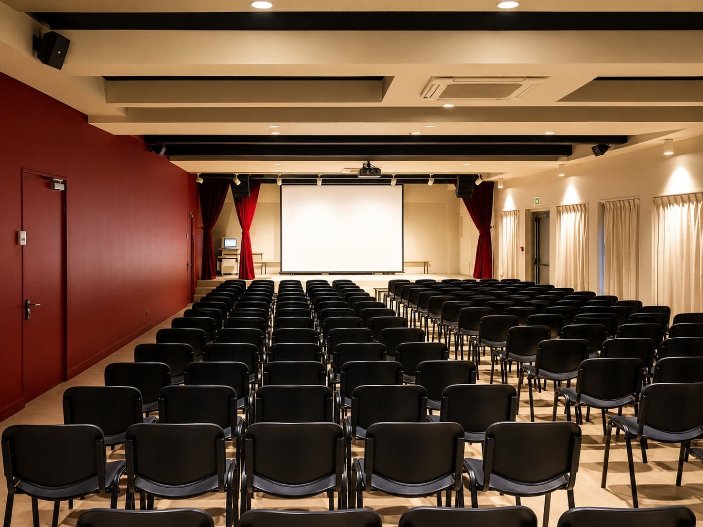 Rénovation de la salle polyvalente de l'institution Notre-Dame de Sainte-Croix à Neuilly